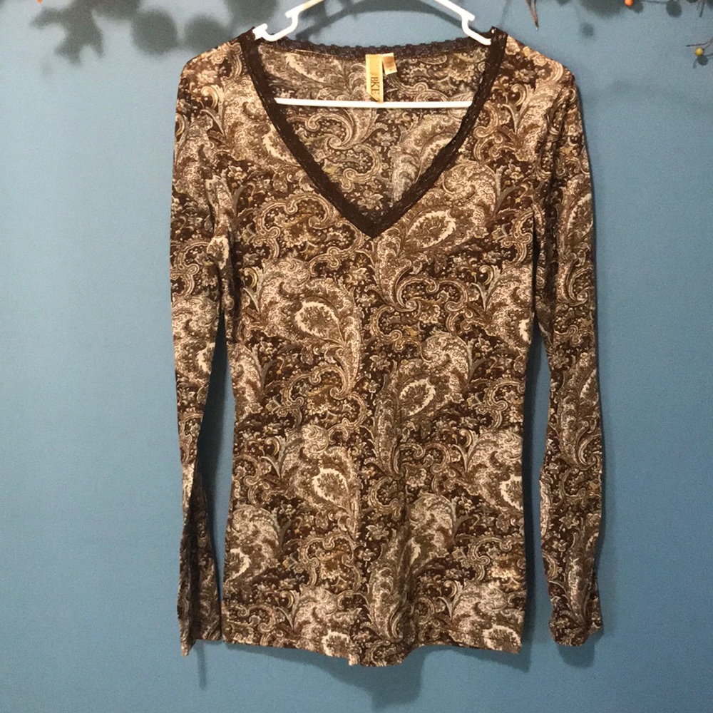 🌺Excellent condition Lg BKE top from Buckle🌺